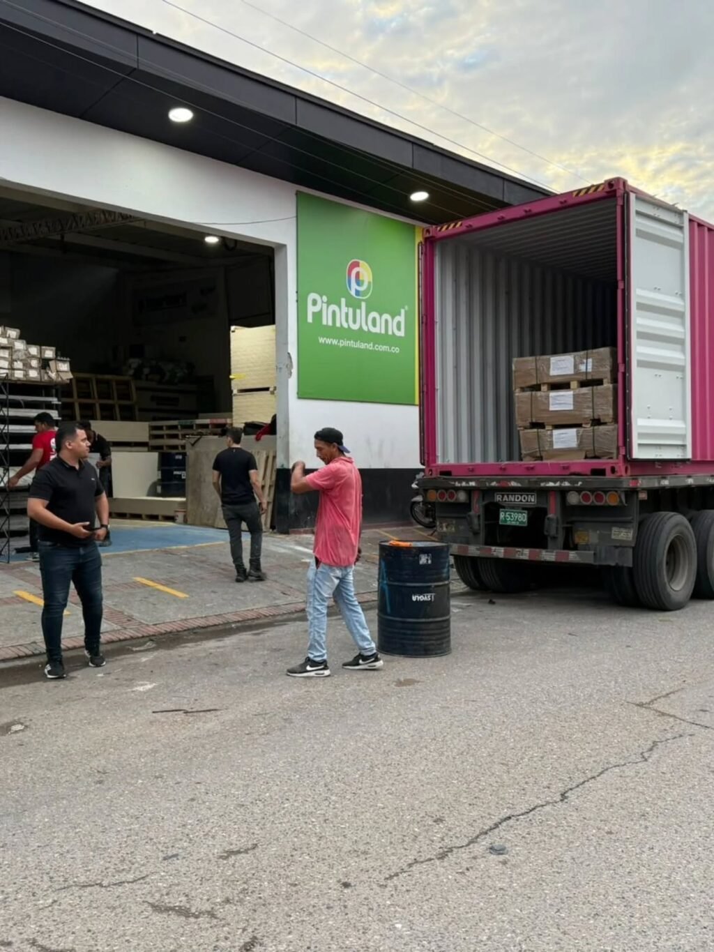 Instagram post from pinturas_maxcolors. This post is in position 3.